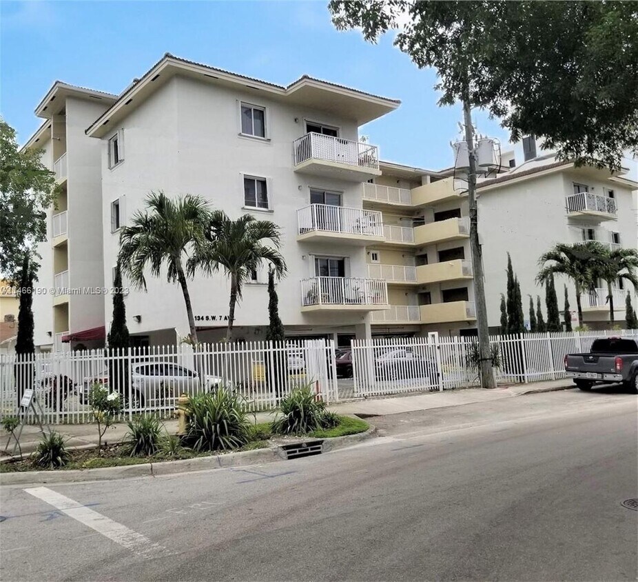 Foto principal - cozy two-bedroom, one-bath condo in Little...