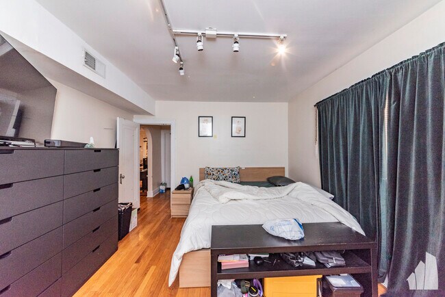 Foto del edificio - 2021 W Jarvis Ave