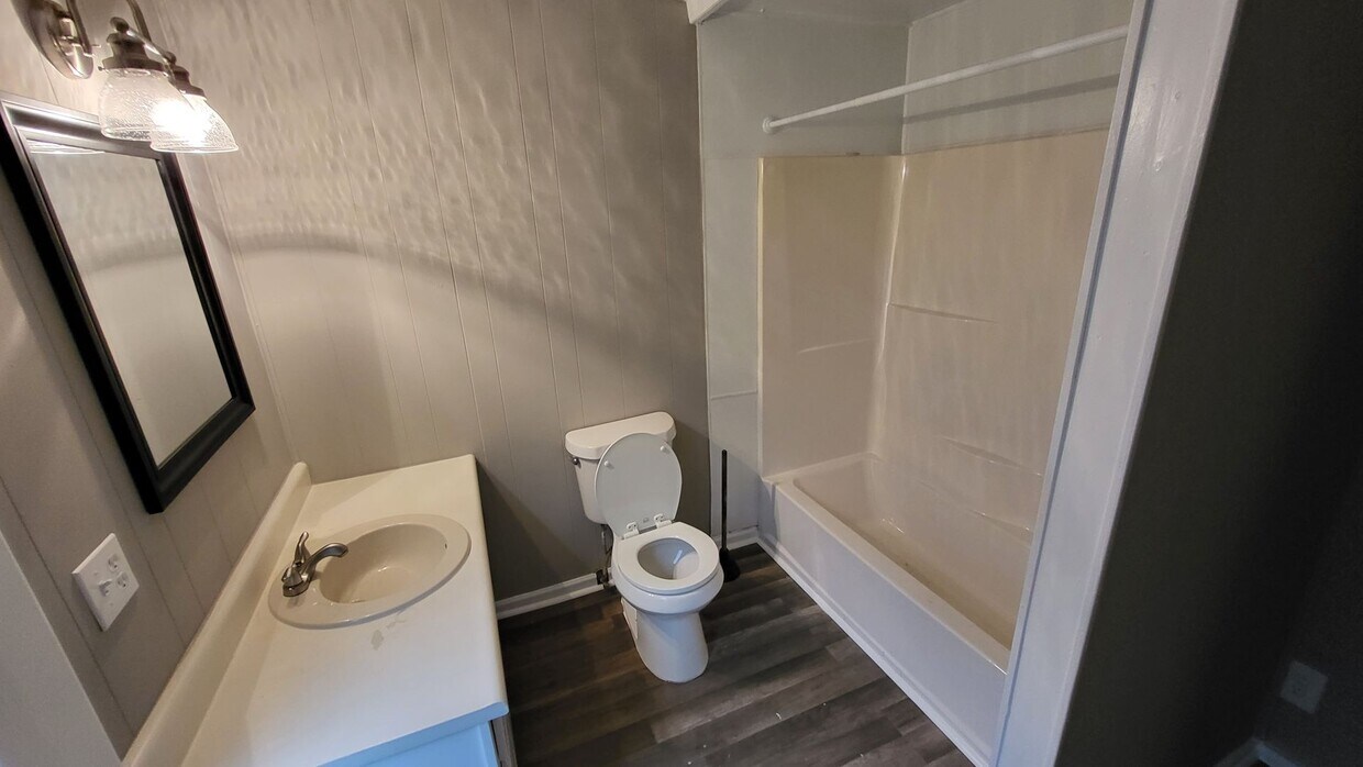 Foto principal - 211 West Dr