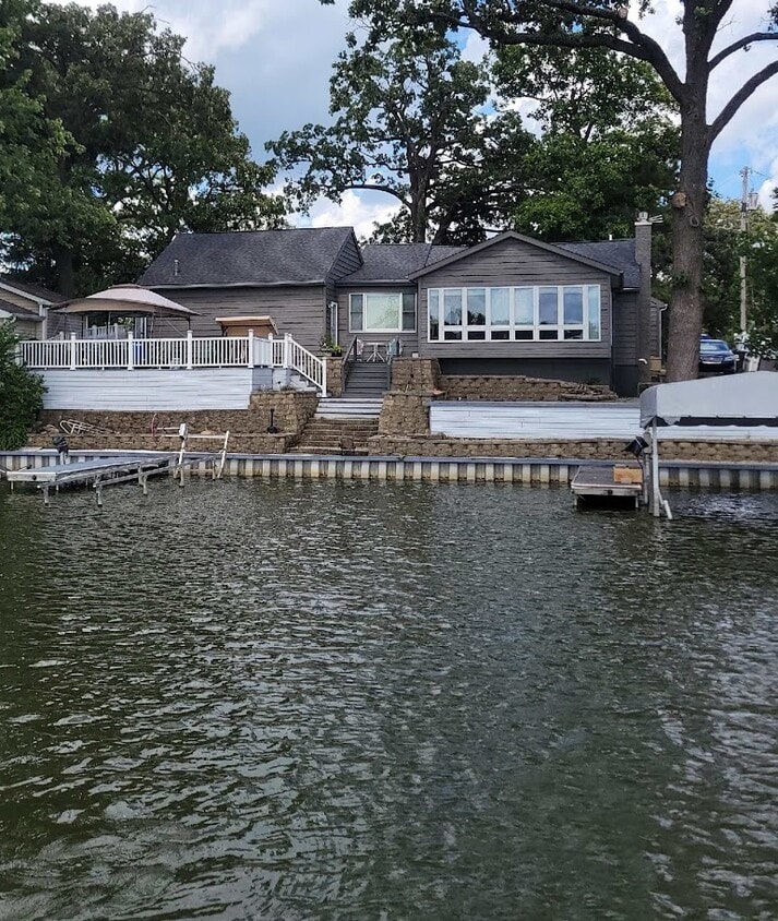 Foto principal - 417 Lakeview Ct