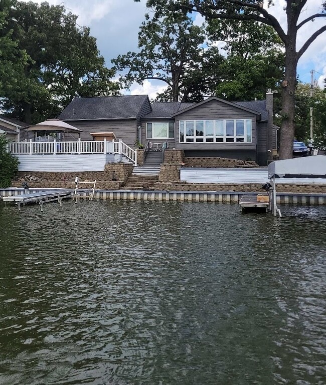 Building Photo - 417 Lakeview Ct