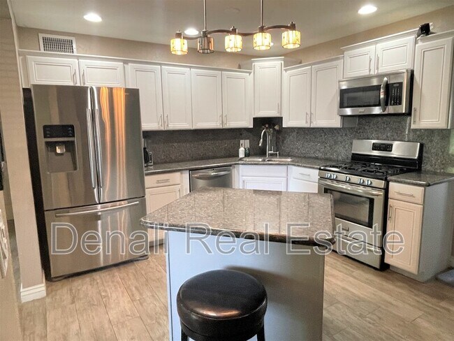 Foto del edificio - 2330 W Whitton Ave