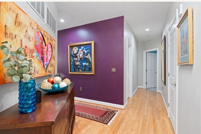 Building Photo - Centerpointe- Urban luxury living!!