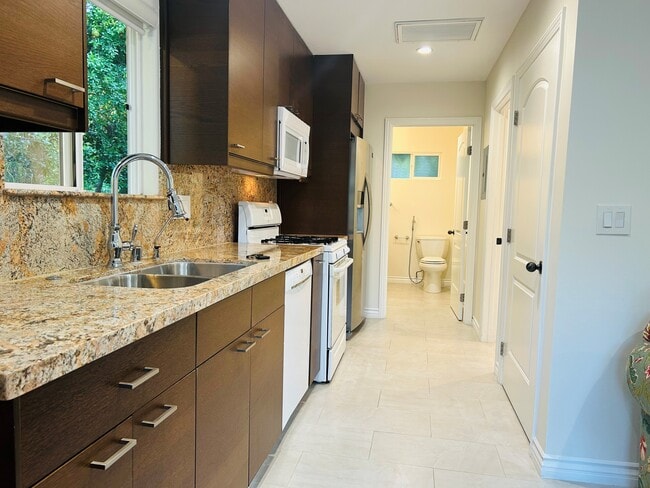Foto del edificio - 23348 Hatteras St