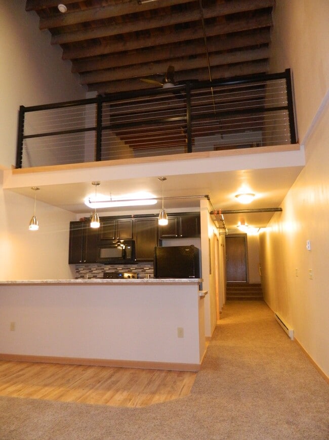 Building Photo - 810 4th Ave S