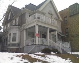 Building Photo - 2931 N Bartlett Ave