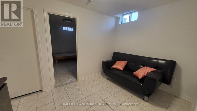 Building Photo - 75 Maitland Dr