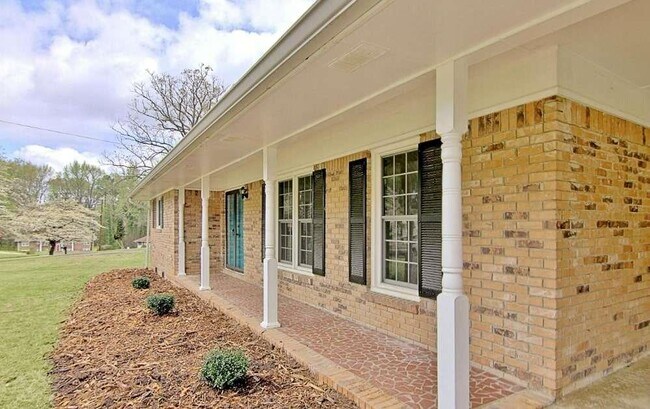 Building Photo - 4710 Navaho Cir