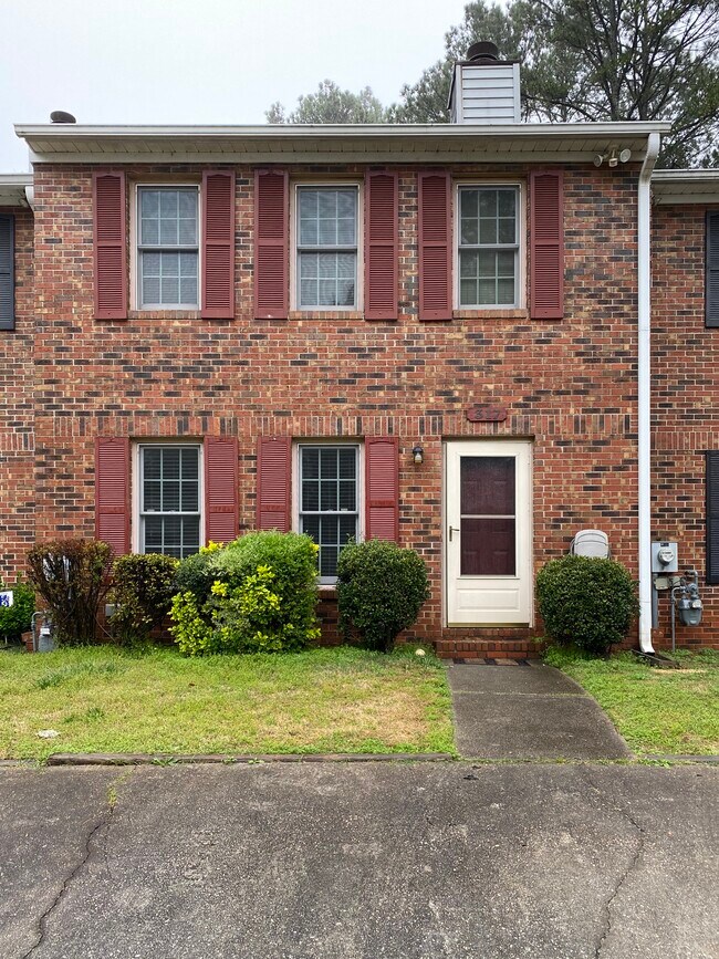 Foto del edificio - 317 Timber Creek Ln SW