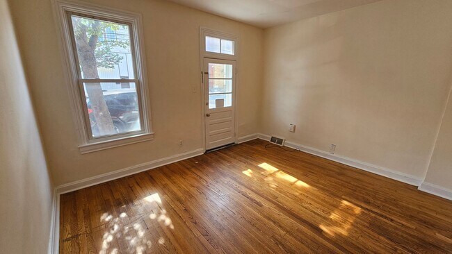 Foto del edificio - 3 Bedroom Duplex!