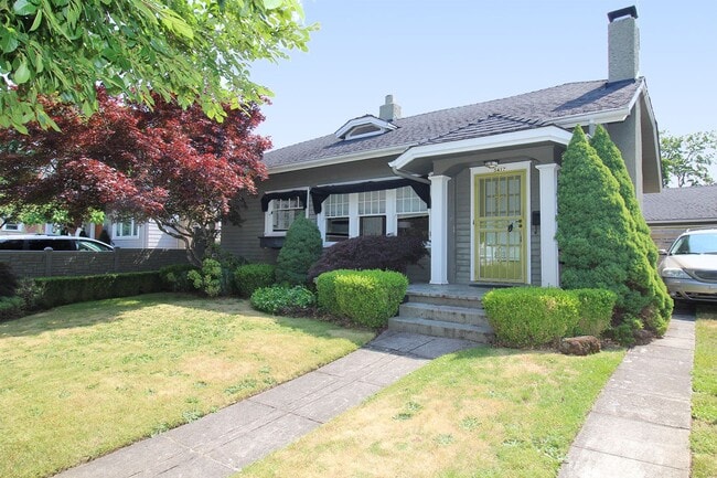 Building Photo - 3412 NE 59th Ave
