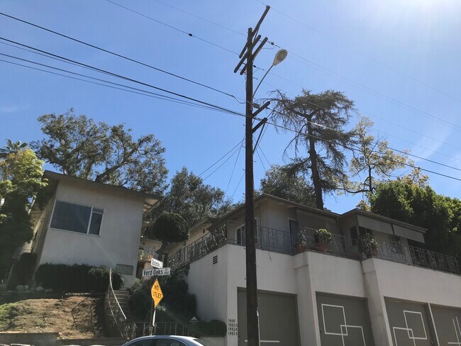 Edificio de 4 unidades - 1442 Verd Oaks Dr