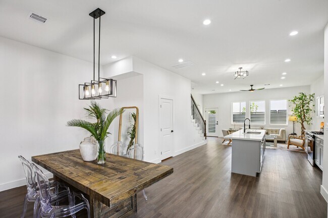 Building Photo - 6739 Liverpool St