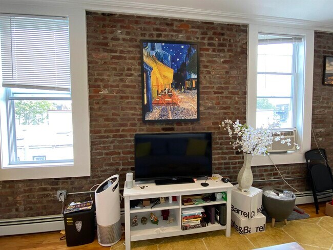 Building Photo - 275 Webster Ave