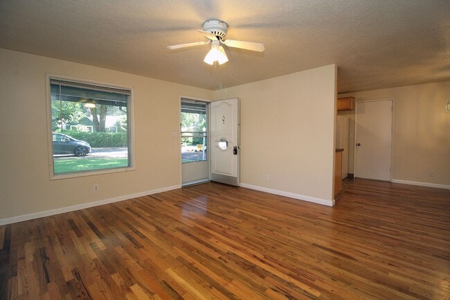 Foto del edificio - 16711 SW Lake Forest Blvd