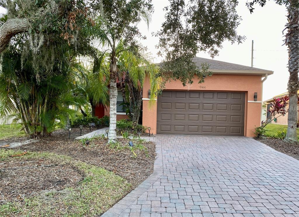 Foto principal - 944 Grand Canal Dr