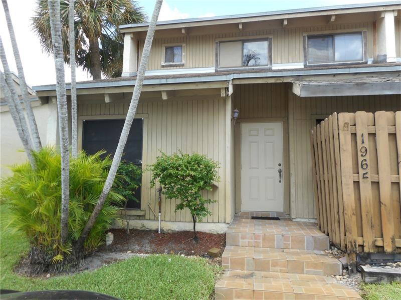 Foto principal - 1965 SW 82nd Ave