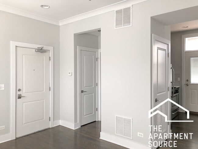 Building Photo - 1946 W Nelson St