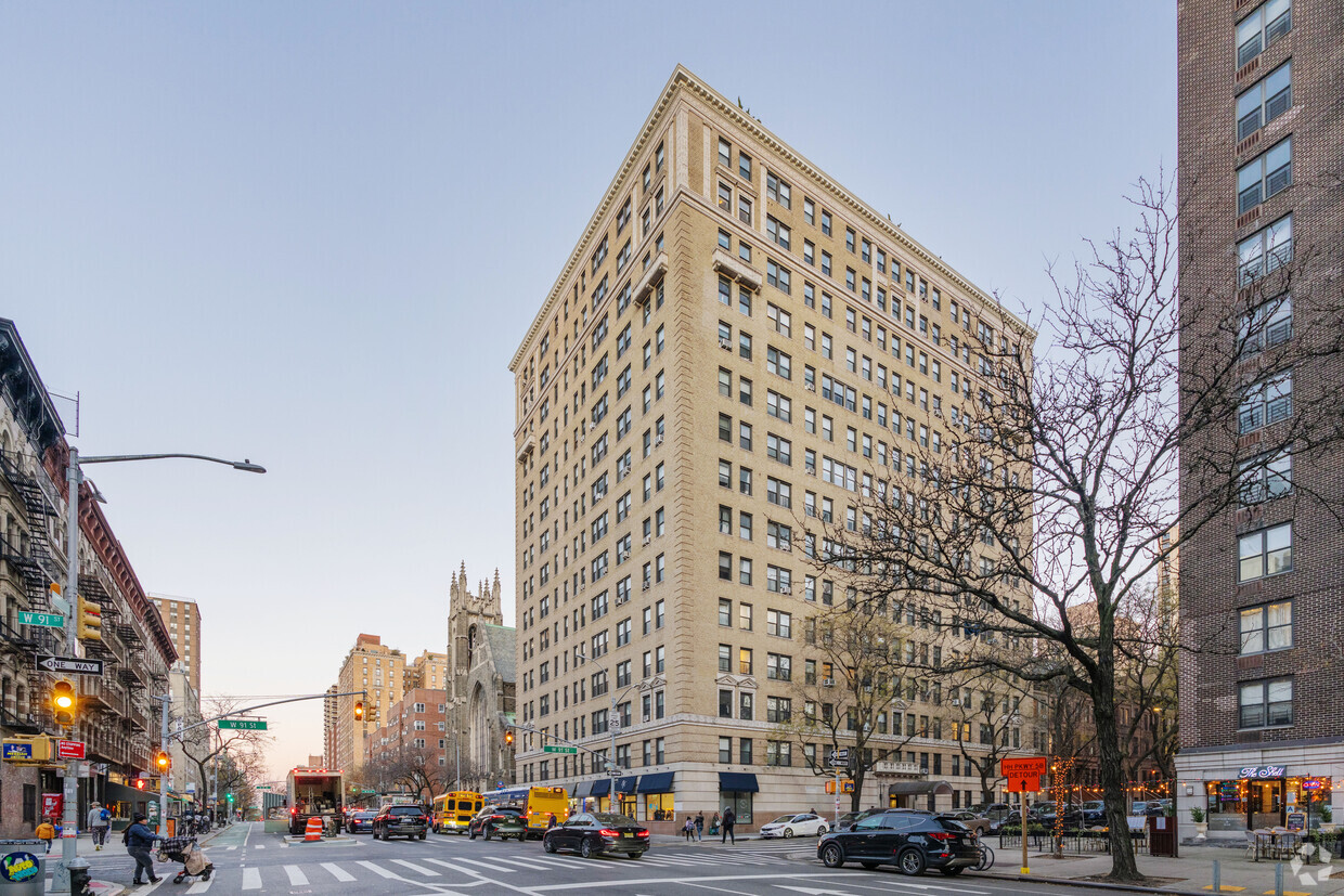 Primary Photo - Mirabeau Apartments