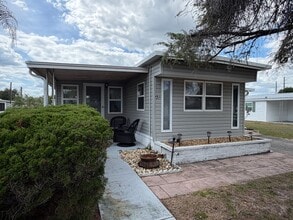 Building Photo - 4833 Royal Palm Dr