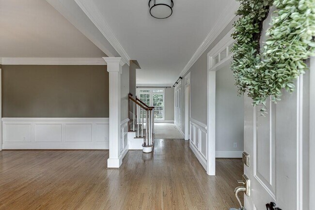 Building Photo - 2885 Towne Village Dr NW