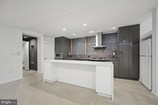 Foto del edificio - 2113 Bancroft Pl NW