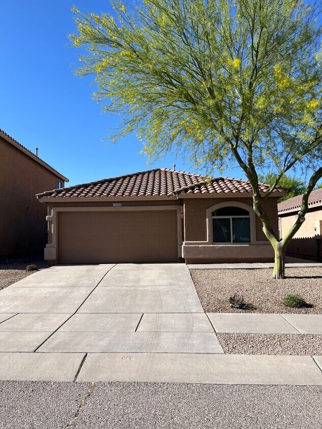 Foto principal - RANCHO DEL LAGO - 3 Bedroom 2 Bath - Price...