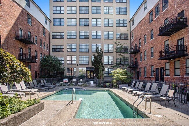 Foto del edificio - 6533 E Jefferson Ave