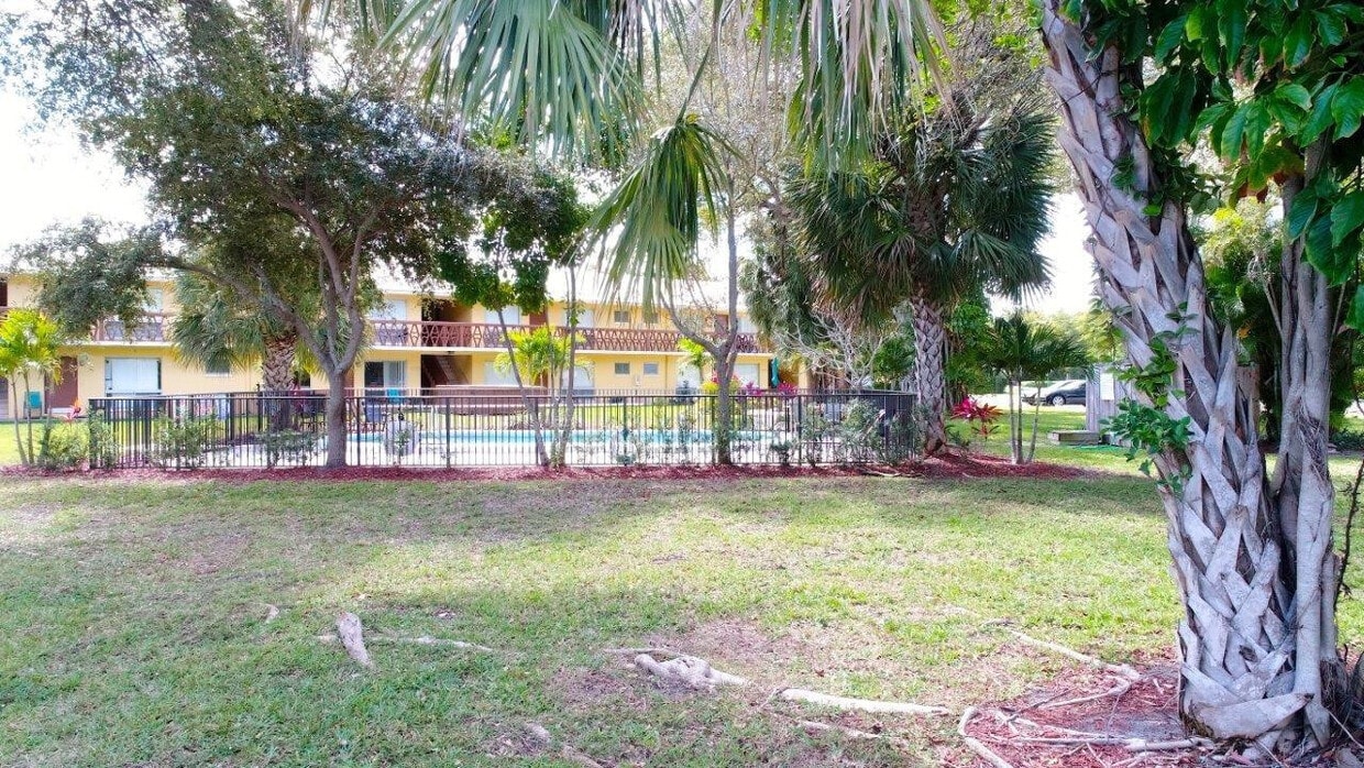 Foto principal - 4328 SW 6th St