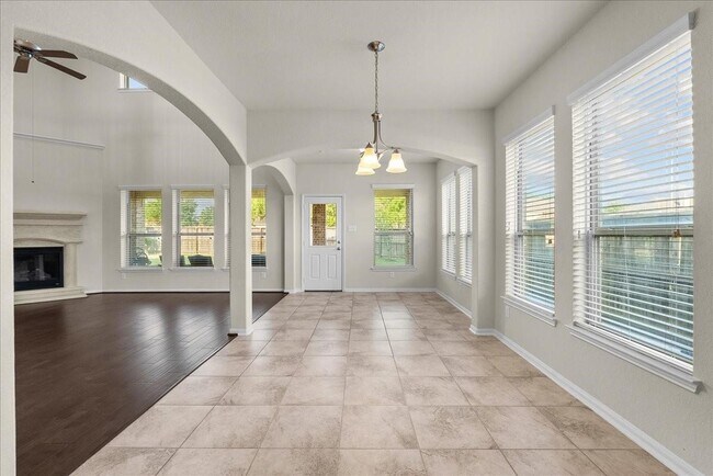 Foto del edificio - 2246 Oakleaf Trail Ln