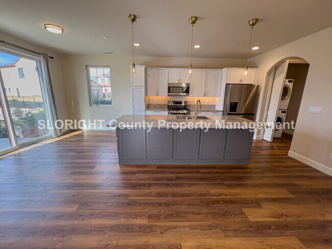 Foto del edificio - LEASE PENDING- Beautiful Home with Views in Toscano Neighborhood - 3 Bed / 2.5 Bath