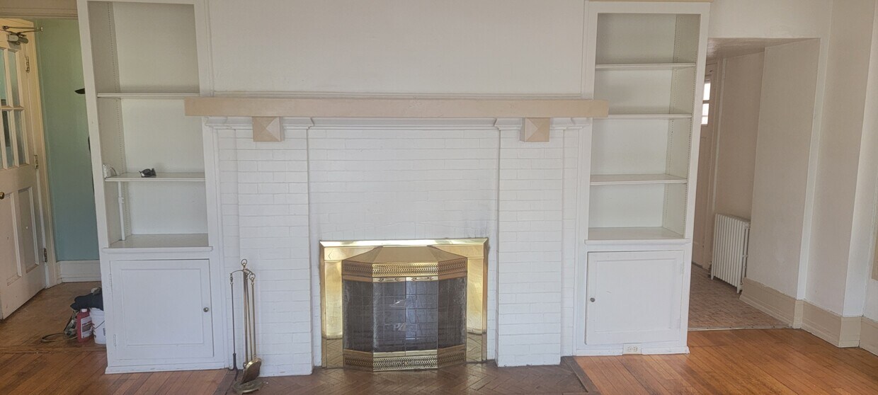 Living room - 6008 8th Ave