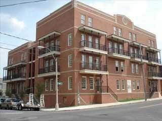 Building Photo - River Crest Condominiums