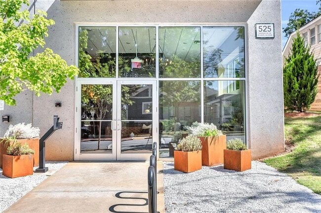 Building Photo - 525 Parkway Dr
