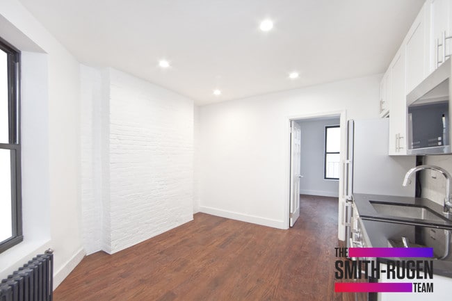 Building Photo - 550 Broome St