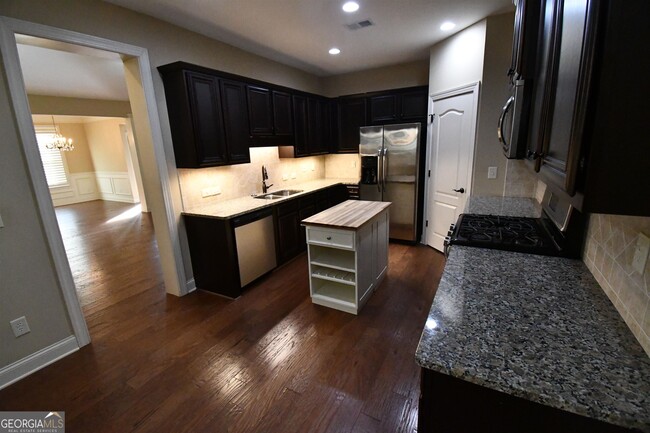 Building Photo - 1844 Manor View Cir NW