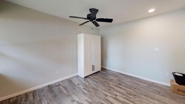 Building Photo - 3183 Cortez Dr
