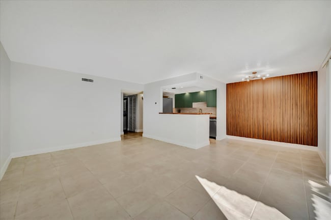 Building Photo - 776 116th Ave N