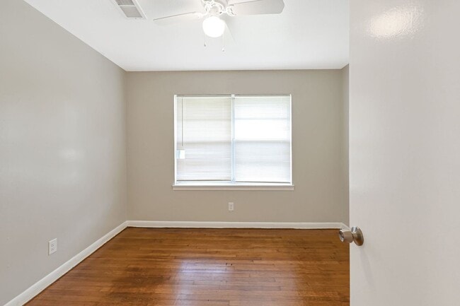 Foto del edificio - 4319 Howcher St