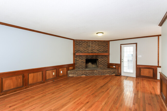 Building Photo - Charming 3 Bedroom in Evans!