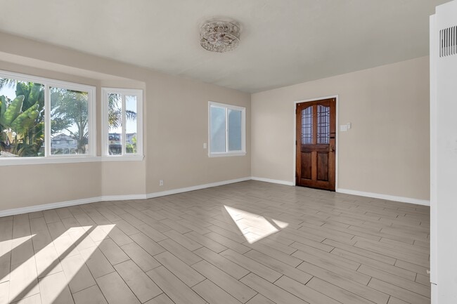 Foto del edificio - 16865 Bayview Dr