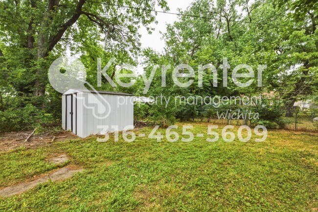 Foto del edificio - Charming 3-Bedroom Home with Original Hardwood Floors & Large Backyard
