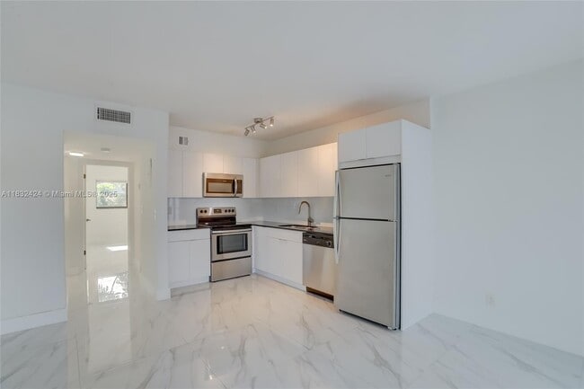 Building Photo - 2140 NE 56th St