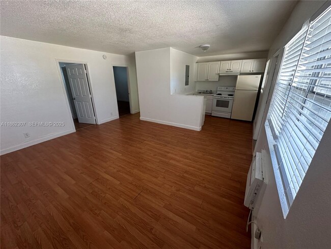 Foto del edificio - 300 SW 4th Ct