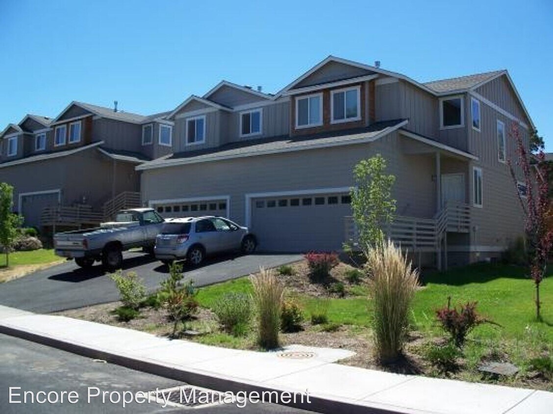 Primary Photo - 4150-4152 SW Reindeer Ave