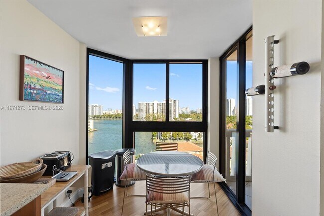 Photo - 1000 W Island Blvd House