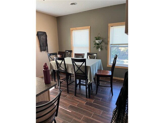 Building Photo - 742 Pascal St N