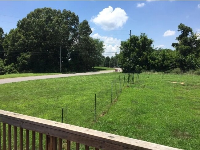 Foto del edificio - 969 Ernest Stewart Dr