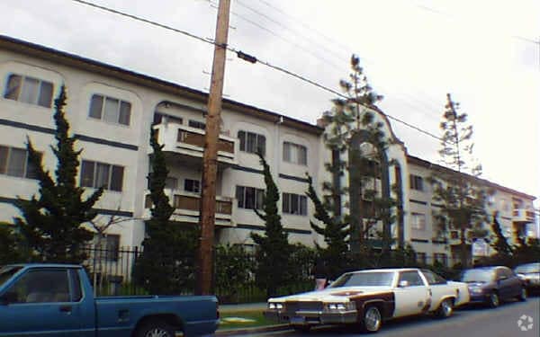 Building Photo - 4020 Marathon St