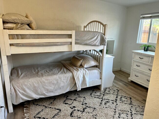 Foto del edificio - 719 Holly Ave